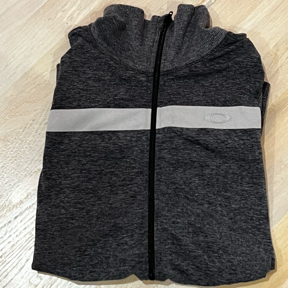 Medium women’s Oakley zip up